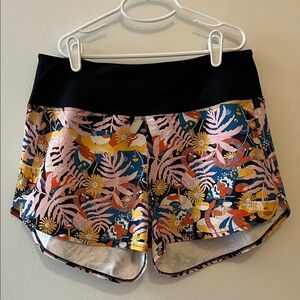 The North Face Women's Floral Athletic Shorts Medium
